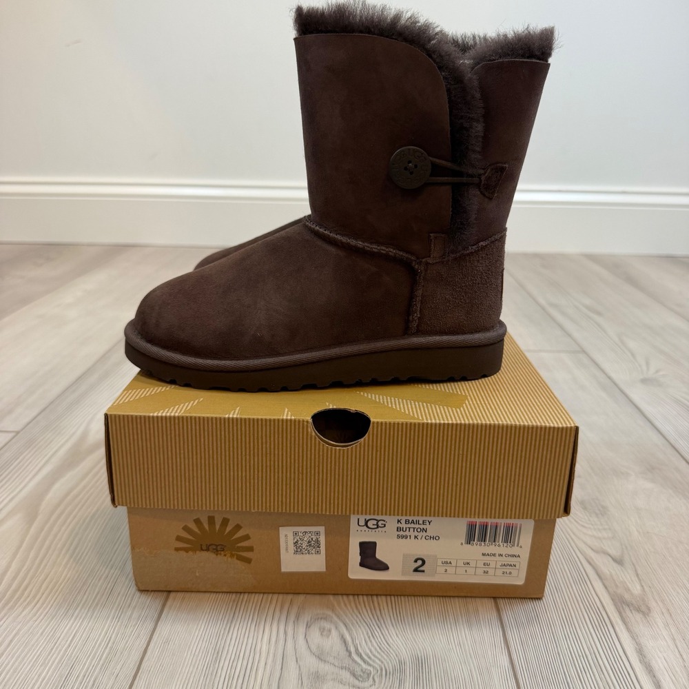 NEW UGG Kids Bailey Button Chocolate Brown Suede Shearling Boots 5991 K Size 2